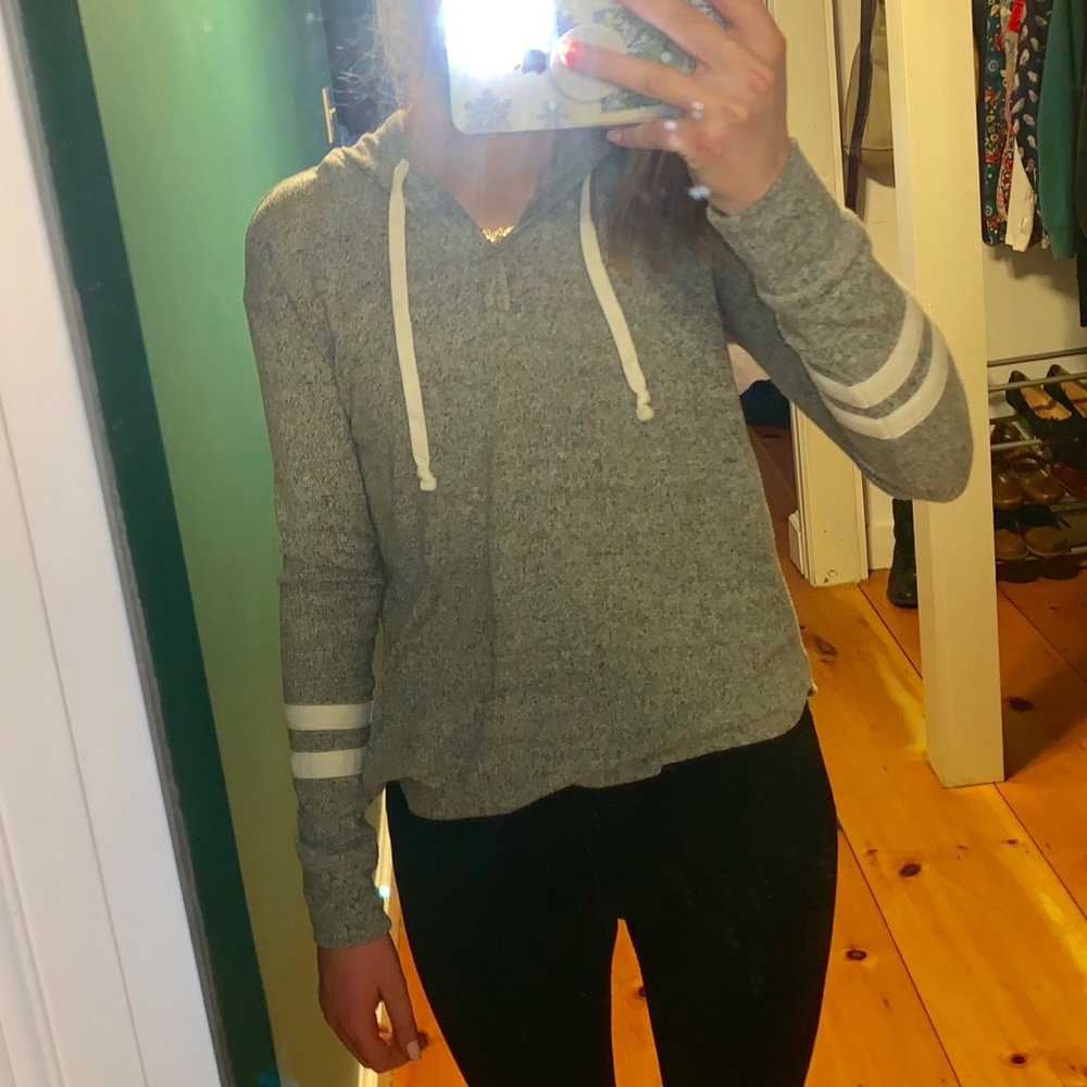 hollister grey hooded sweatshirt